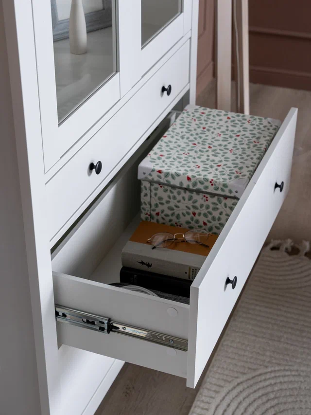 Шкаф Сага 90 с витриной, белый в Екатеринбурге - gold-germes.ru | фото 3